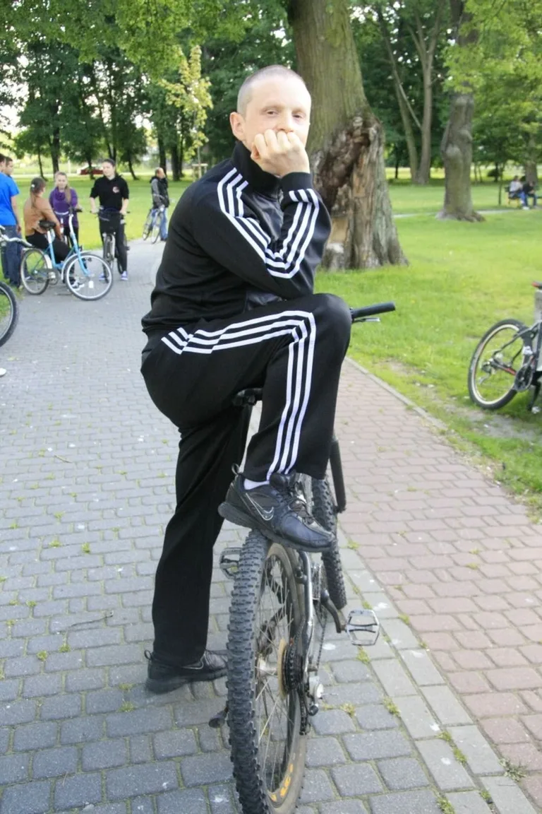 Rowerzyści nakręcają na rower (zdjęcia, wideo)