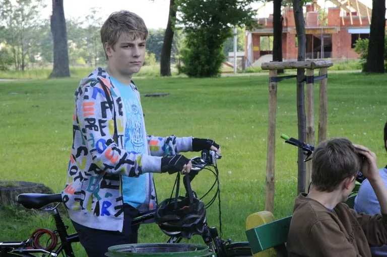 Rowerzyści nakręcają na rower (zdjęcia, wideo)