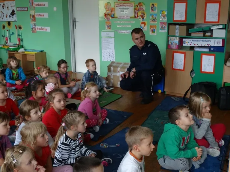 Policjanci z wizytą w przedszkolach (zdjęcia)
