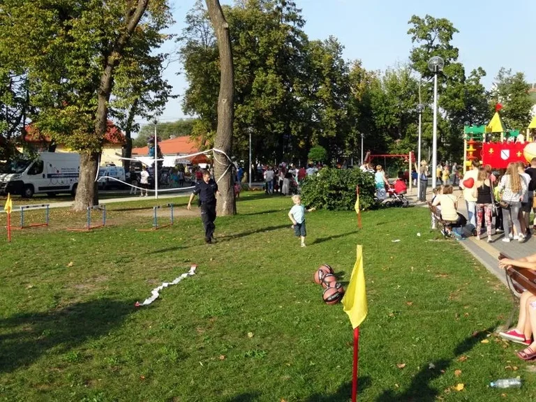 Policyjne testy sprawnościowe w Ogródku Jordanowskim
