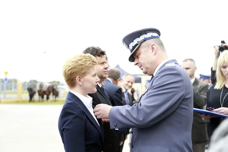 Ostrowscy policjanci odznaczeni (zdjęcia, wideo)