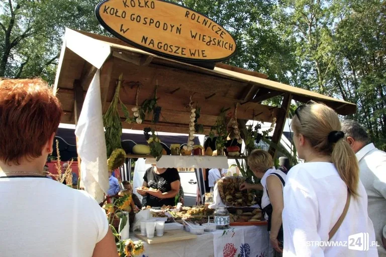 Trwają Dożynki Gminne w Komorowie (zdjęcia)