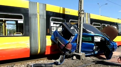 Ostrów Mazowiecka - Samochód osobowy zderzył się z tramwajem na warszawskiej Pra