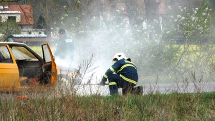 Ostrów Mazowiecka - Spłonęła część wnętrza volkswagena golfa w miejscowości Dąbr