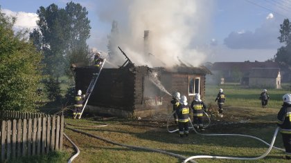 Ostrów Mazowiecka - Po wymianie butli z gazem w drewnianym domu w Zaszkowie dosz