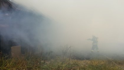 Ostrów Mazowiecka - Aż dziewięć zastępów strażaków gasiło pożar stodoły i dwóch 