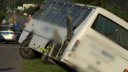 Ostrów Mazowiecka - Dwójka dzieci trafiła do szpitala po tym, jak szkolny autobu