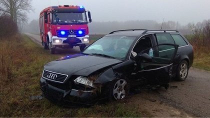 Ostrów Mazowiecka - Kierowca osobowego audi stracił panowanie nad autem, zjechał