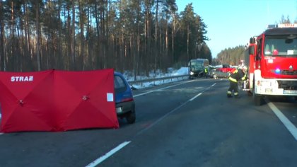 Ostrów Mazowiecka - Pięć pojazdów, w tym autobus przewożący dzieci, uczestniczył