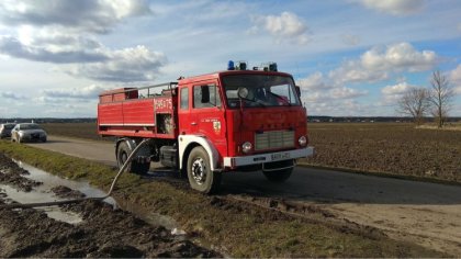 Ostrów Mazowiecka - Strażacy gasili pożar budynków mieszkalnych w miejscowości K