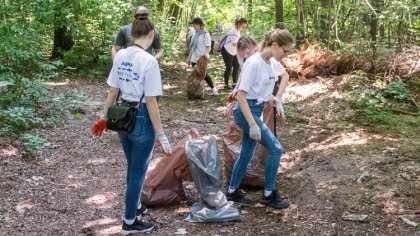 Ostrów Mazowiecka - W dniu 5 czerwca odbyła się akcja sprzątania terenów wokół s