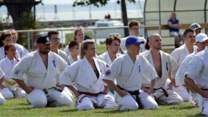 Ostrów Mazowiecka - Grupa zawodników Klubu Karate Kyokushin Ronin z Bogut-Pianek