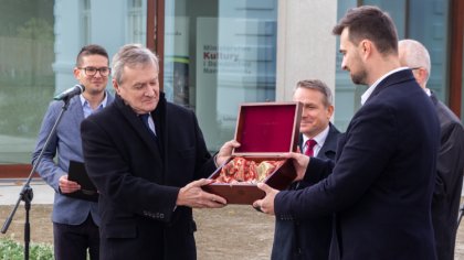 Ostrów Mazowiecka - Prace związane z budową pierwszego muzeum w Polsce rotmistrz