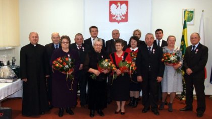 Ostrów Mazowiecka - Pary małżeńskie z gminy Stary Lubotyń odznaczono za długolet