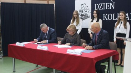 Ostrów Mazowiecka - Zespół Szkół im. Stanisława Staszica w Małkini Górnej podpis