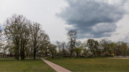 Ostrów Mazowiecka - W niedzielę zachmurzenie duże z przejaśnieniami i opadami de