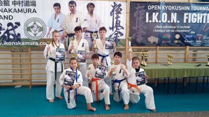 Ostrów Mazowiecka - Młodzi zawodnicy Ostrowskiego Klubu Karate Kyoukushinkay wzi