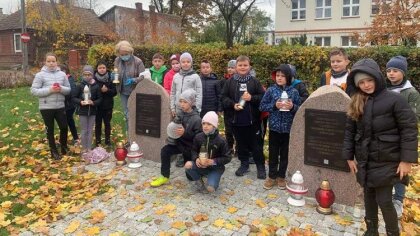 Ostrów Mazowiecka - W przeddzień Wszystkich Świętych członkowie Samorządu Szkoln