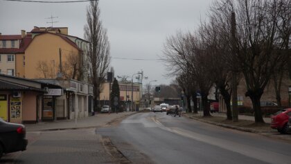 Ostrów Mazowiecka - Pochmurno z przejaśnieniami i przelotnymi opadami śniegu. Śl