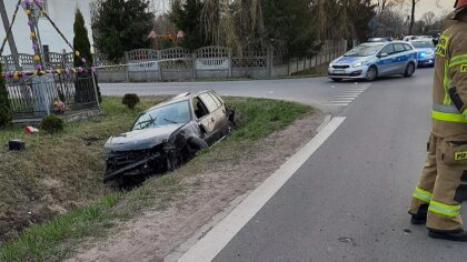 Ostrów Mazowiecka - Do dachowania samochodu osobowego doszło w miejscowości Biał