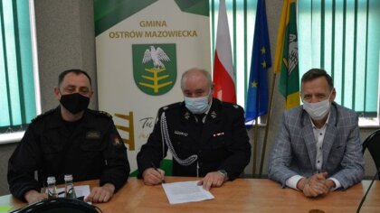 Ostrów Mazowiecka - W Urzędzie Gminy w Ostrowi Mazowieckiej podpisano umowy na d