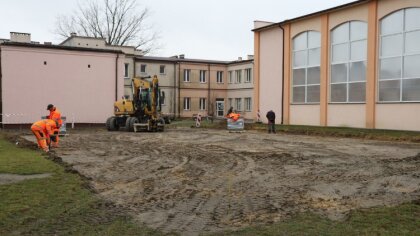 Ostrów Mazowiecka - Na terenie Szkoła Podstawowa nr 2 w Ostrowi Mazowieckiej trw