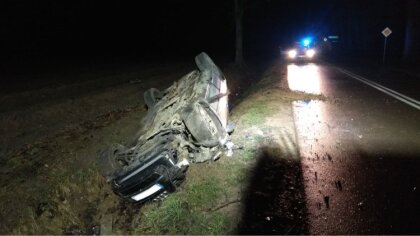 Ostrów Mazowiecka - Zdarzenie drogowe w miejscowości Grabowo. Auto znajdujące si