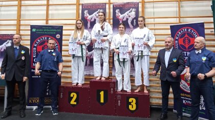 Ostrów Mazowiecka - Zofia Perzan i Oliwia Staniaszek z Brokowskiego Klubu Karate