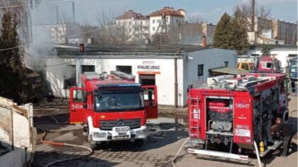 Ostrów Mazowiecka - Do pożaru hali magazynowej doszło przy ulicy Nurskiej w Małk