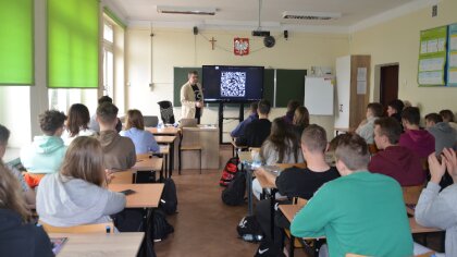 Ostrów Mazowiecka - Uczniowie mieli okazję porozmawiać z przedstawicielami Polit