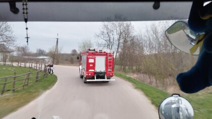 Ostrów Mazowiecka - Jednostka OSP Zaręby Kościelne została wezwana do pożaru sad