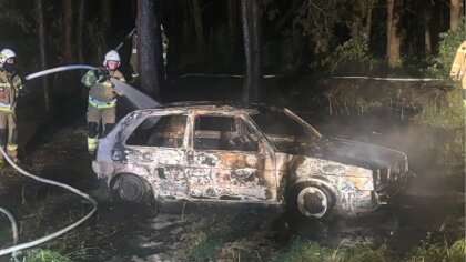 Ostrów Mazowiecka - Strażacy szybko i skutecznie opanowali pożar samochodu i pob