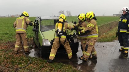 Ostrów Mazowiecka - W niedzielny poranek na drodze między Andrzejewem a Dąbrową 