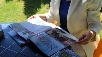 Ostrów Mazowiecka - W letnim ogrodzie Miejskiej Biblioteki Publicznej w Ostrowi 