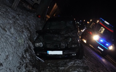 Ostrów Mazowiecka - Kierujący mercedesem prawdopodobnie stracił panowanie nad po