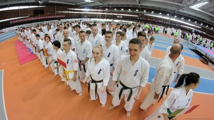 Ostrów Mazowiecka - Zawodnicy ostrowskiego Klubu Karate Kyokushinkai po raz kole