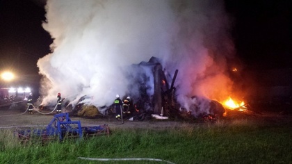 Ostrów Mazowiecka - W Kalinowie około godziny 23 w ostatnią noc strażacy zostali